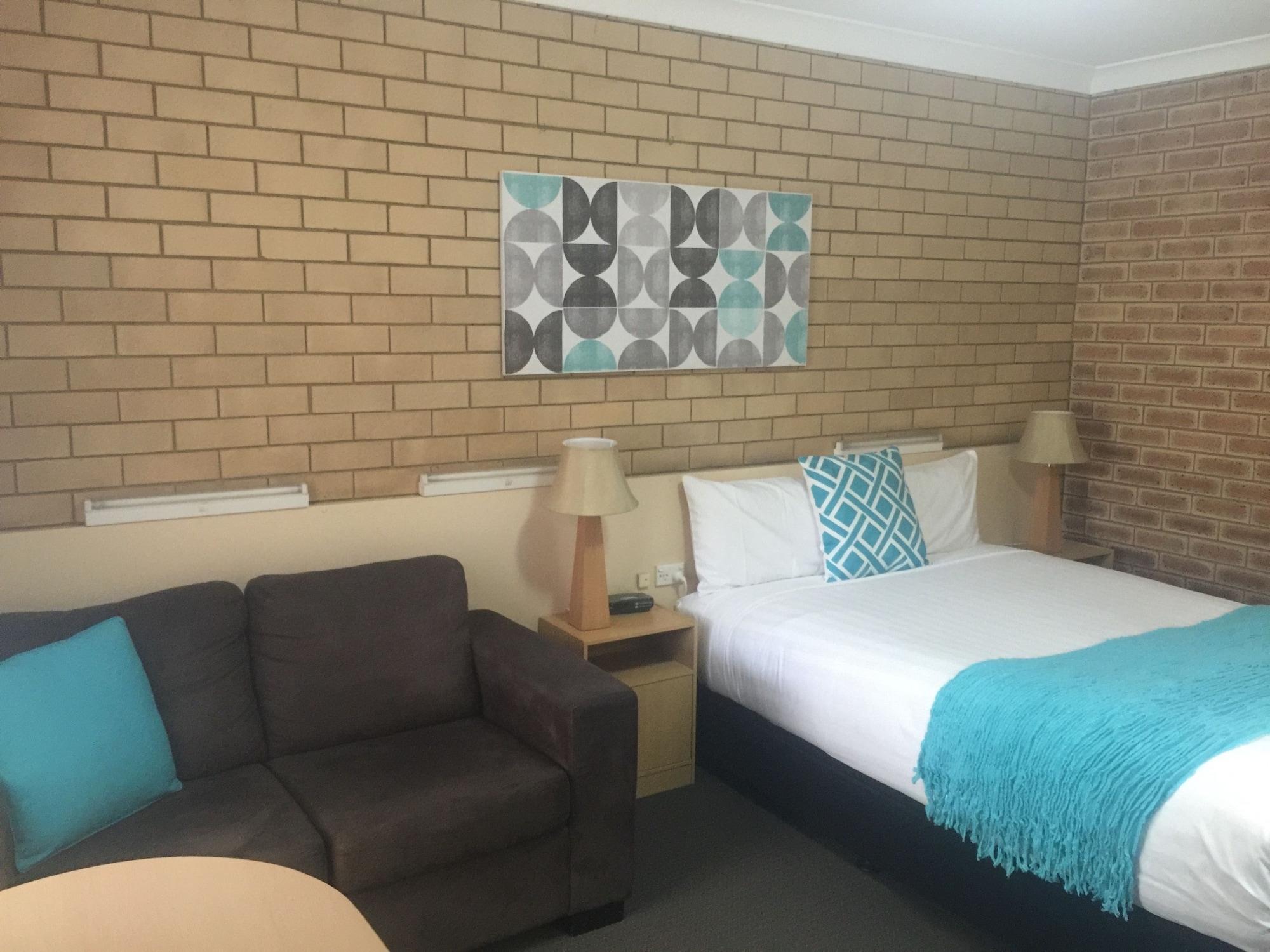 Blue Violet Motor Inn Тувумба Экстерьер фото