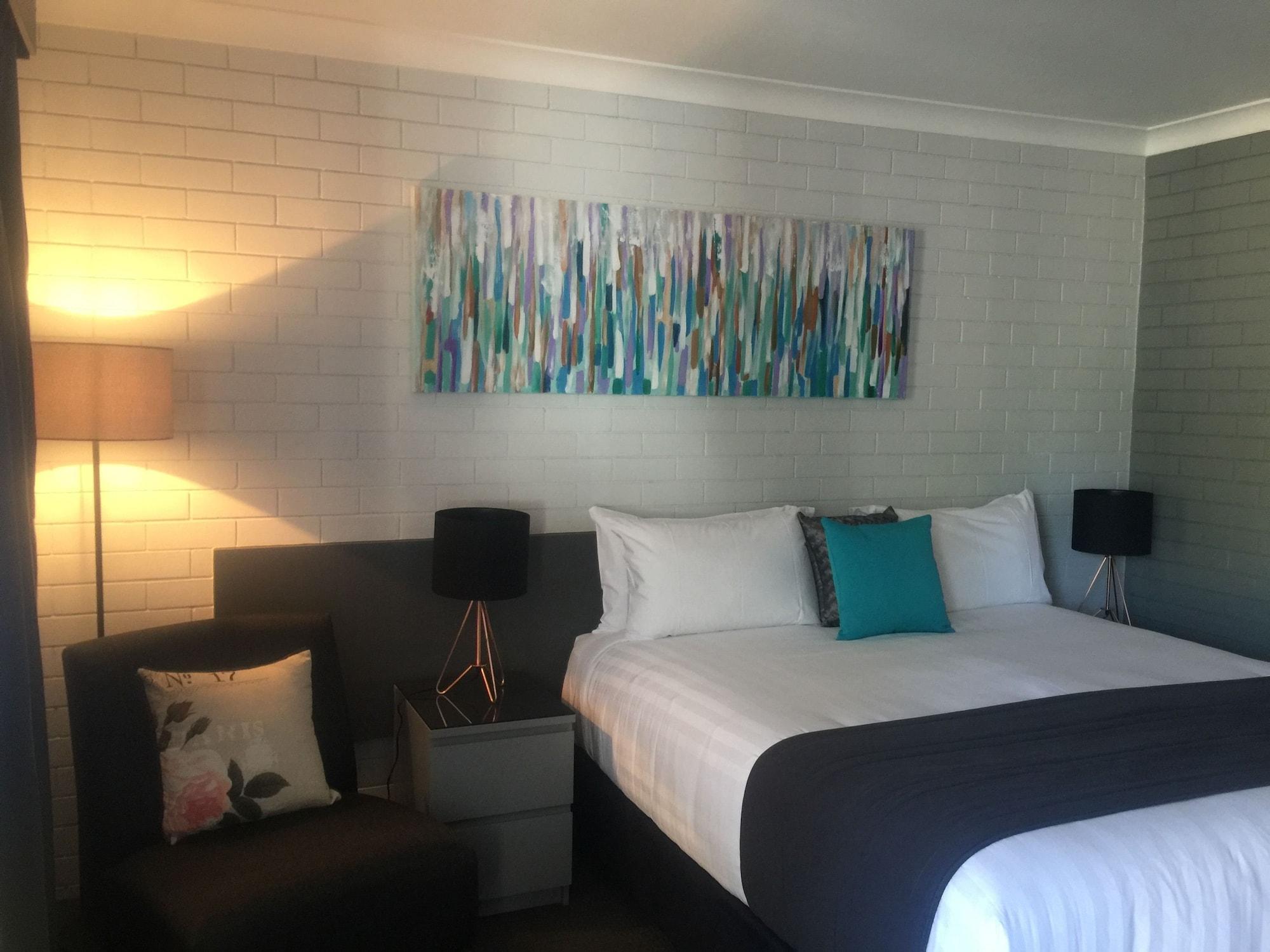 Blue Violet Motor Inn Тувумба Экстерьер фото