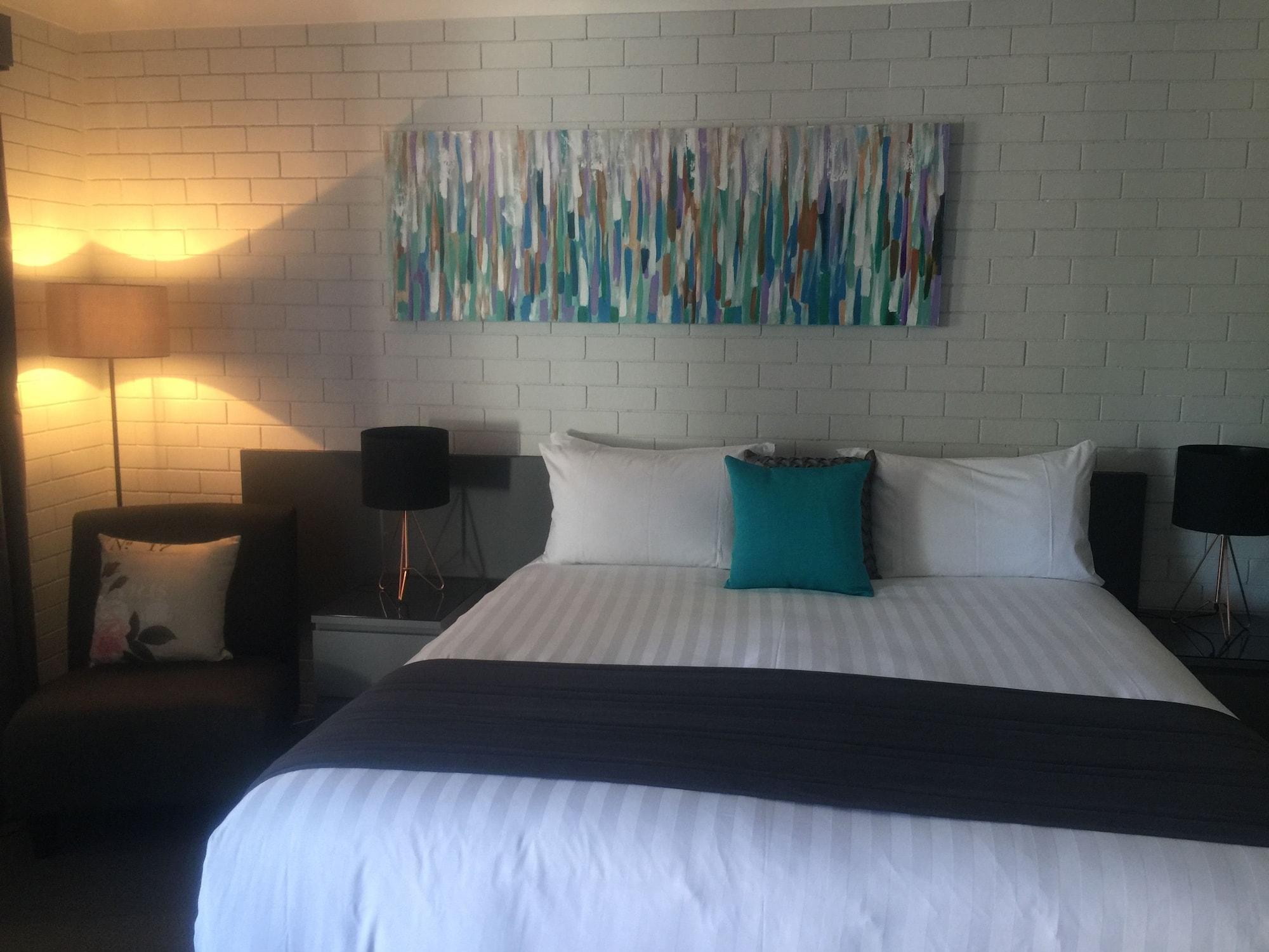 Blue Violet Motor Inn Тувумба Экстерьер фото