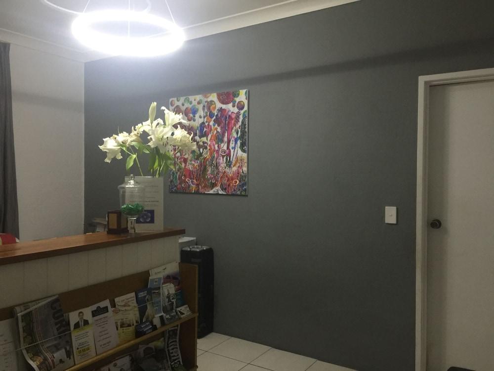 Blue Violet Motor Inn Тувумба Экстерьер фото