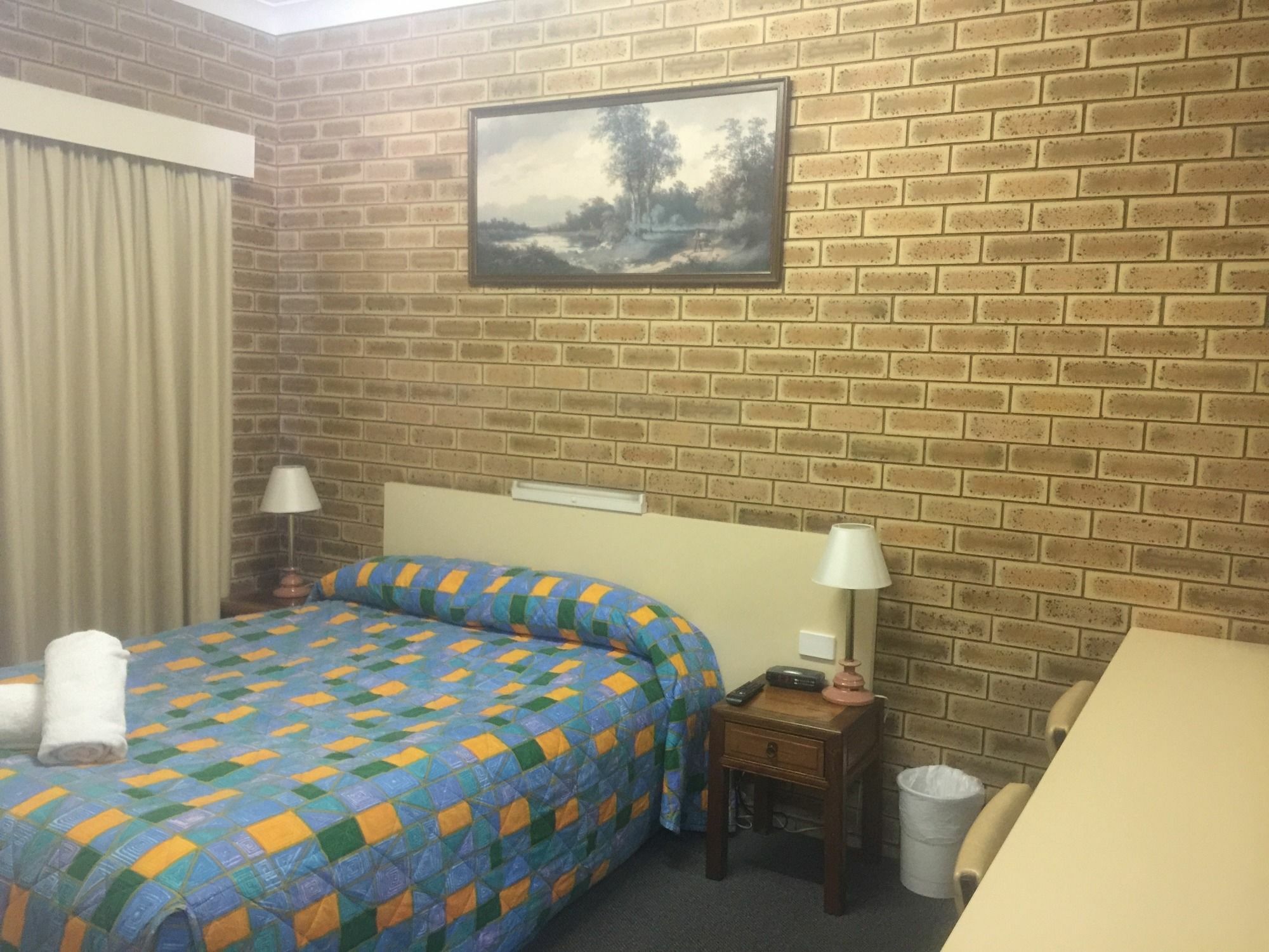 Blue Violet Motor Inn Тувумба Экстерьер фото